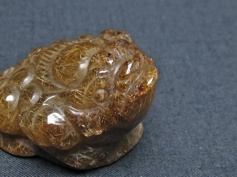 金針ルチル 金蟾 置物 手彫り 彫刻品 キンセン ルチルクォーツ 原石 一点物 144-57