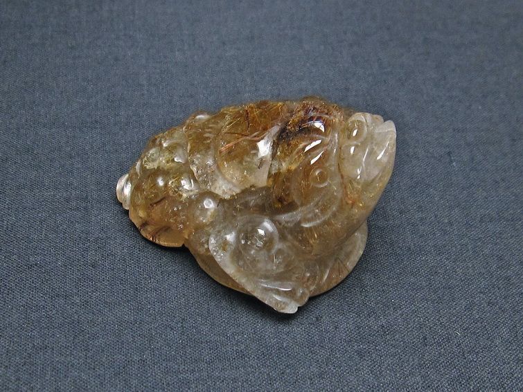 金針ルチル 金蟾 置物 手彫り 彫刻品 キンセン ルチルクォーツ 原石 一点物 144-60