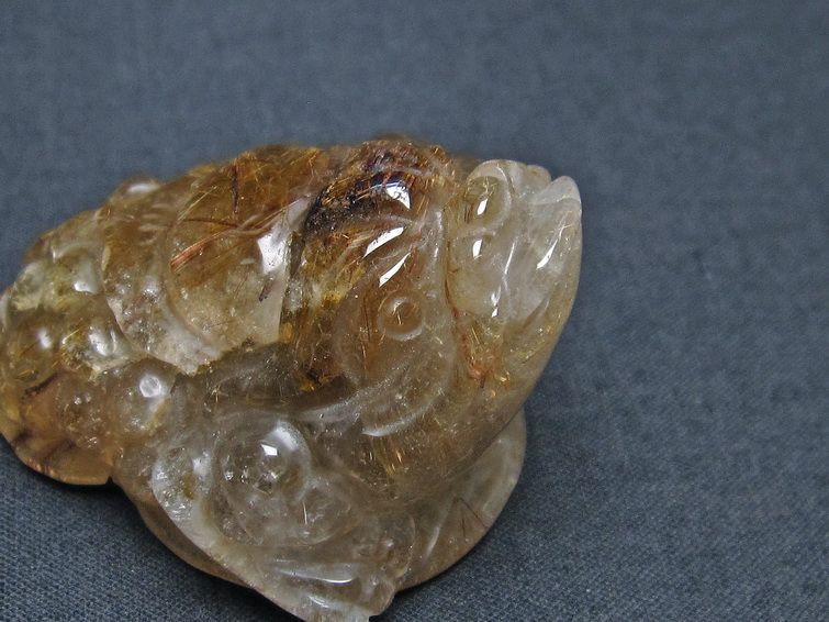 金針ルチル 金蟾 置物 手彫り 彫刻品 キンセン ルチルクォーツ 原石 一点物 144-60