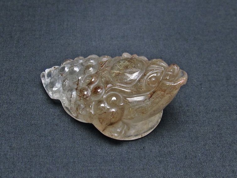 金針ルチル 金蟾 置物 手彫り 彫刻品 キンセン ルチルクォーツ 原石 一点物 144-61
