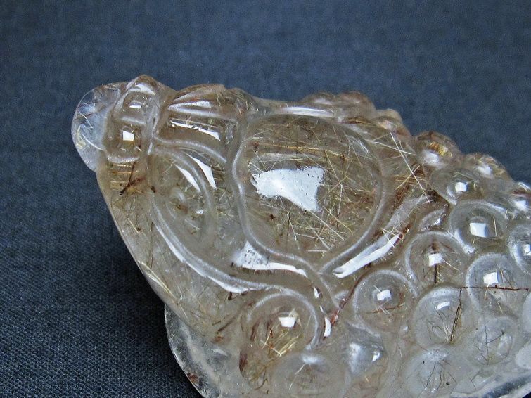 金針ルチル 金蟾 置物 手彫り 彫刻品 キンセン ルチルクォーツ 原石 一点物 144-61