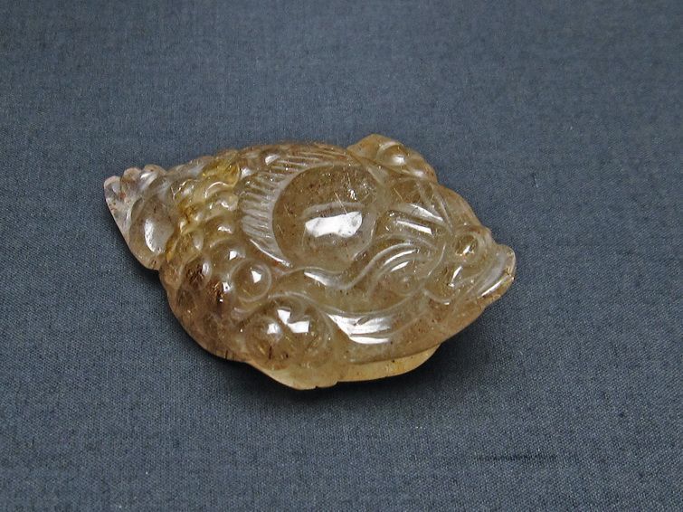 ルチルクォーツ 金蟾 置物 手彫り 彫刻品 キンセン ルチル 原石 一点物 144-62
