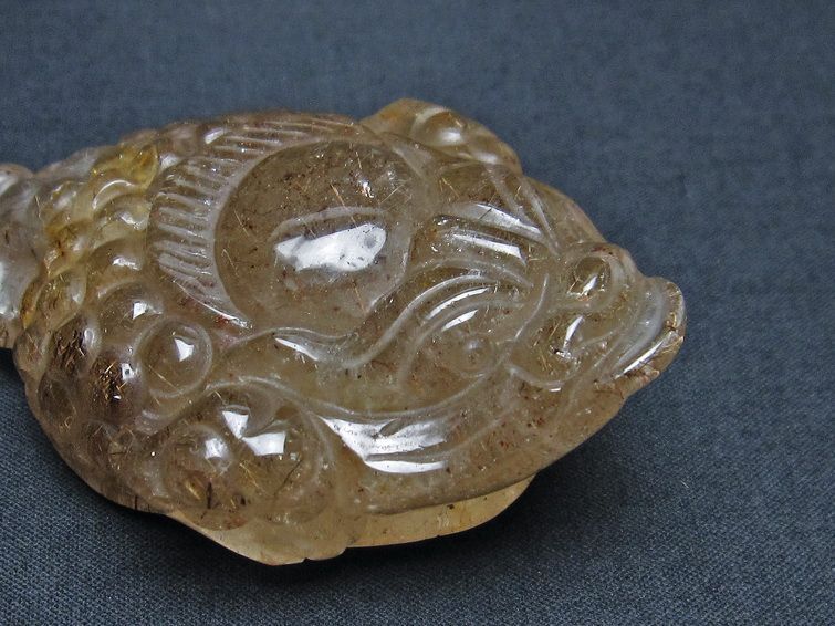 ルチルクォーツ 金蟾 置物 手彫り 彫刻品 キンセン ルチル 原石 一点物 144-62