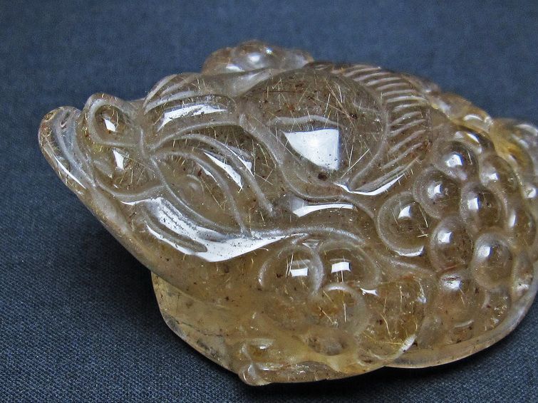 ルチルクォーツ 金蟾 置物 手彫り 彫刻品 キンセン ルチル 原石 一点物 144-62