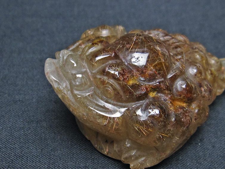 ルチルクォーツ 金蟾 置物 手彫り 彫刻品 キンセン ルチル 原石 一点物 144-64