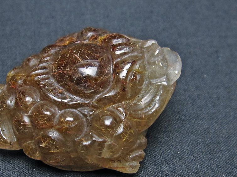 ルチルクォーツ 金蟾 置物 手彫り 彫刻品 キンセン ルチル 原石 一点物 144-64