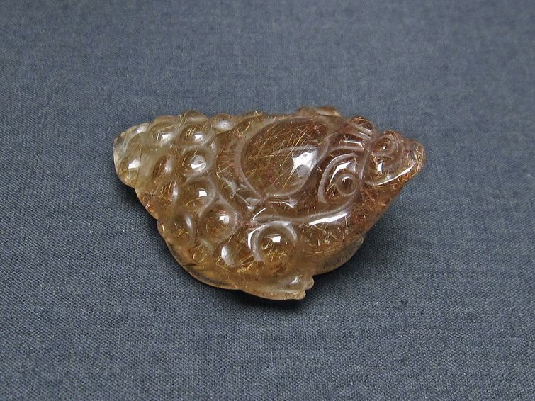 ルチルクォーツ 金蟾 置物 手彫り 彫刻品 キンセン ルチル 原石 一点物 144-66