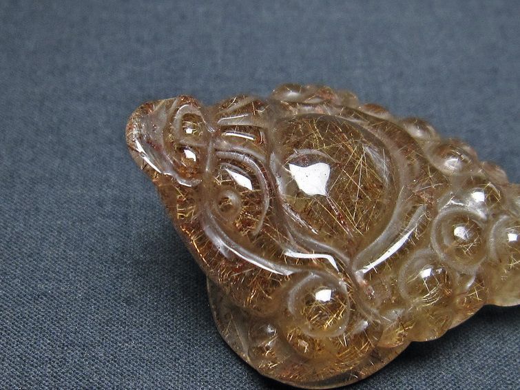ルチルクォーツ 金蟾 置物 手彫り 彫刻品 キンセン ルチル 原石 一点物 144-66