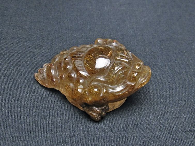 金針ルチル 金蟾 置物 手彫り 彫刻品 キンセン ルチルクォーツ 原石 一点物 144-68