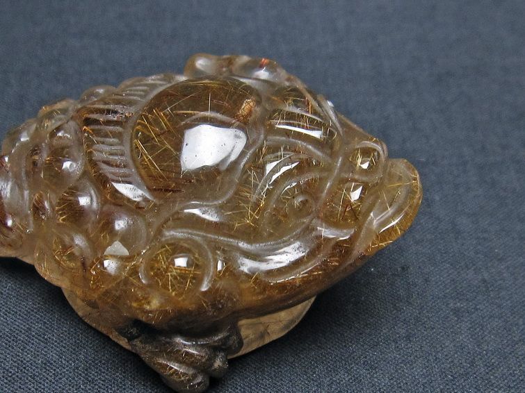 金針ルチル 金蟾 置物 手彫り 彫刻品 キンセン ルチルクォーツ 原石 一点物 144-68