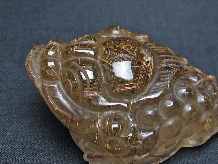 金針ルチル 金蟾 置物 手彫り 彫刻品 キンセン ルチルクォーツ 原石 一点物 144-68