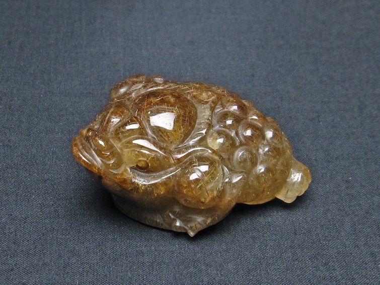 金針ルチル 金蟾 置物 手彫り 彫刻品 キンセン ルチルクォーツ 原石 一点物 144-71