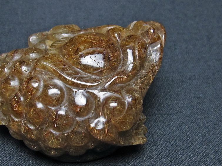 金針ルチル 金蟾 置物 手彫り 彫刻品 キンセン ルチルクォーツ 原石 一点物 144-71