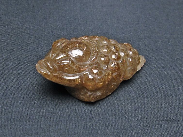 金針ルチル 金蟾 置物 手彫り 彫刻品 キンセン ルチルクォーツ 原石 一点物 144-72