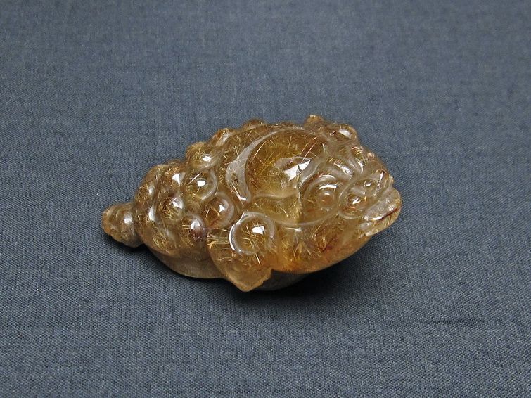 金針ルチル 金蟾 置物 手彫り 彫刻品 キンセン ルチルクォーツ 原石 一点物 144-76