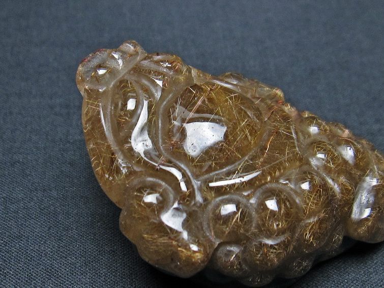 金針ルチル 金蟾 置物 手彫り 彫刻品 キンセン ルチルクォーツ 原石 一点物 144-76