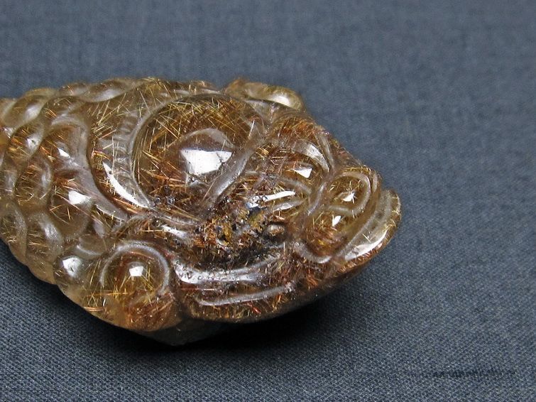 金針ルチル 金蟾 置物 手彫り 彫刻品 キンセン ルチルクォーツ 原石 一点物 144-77
