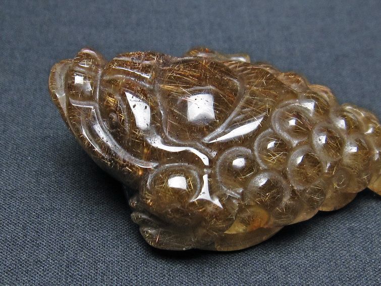 金針ルチル 金蟾 置物 手彫り 彫刻品 キンセン ルチルクォーツ 原石 一点物 144-77
