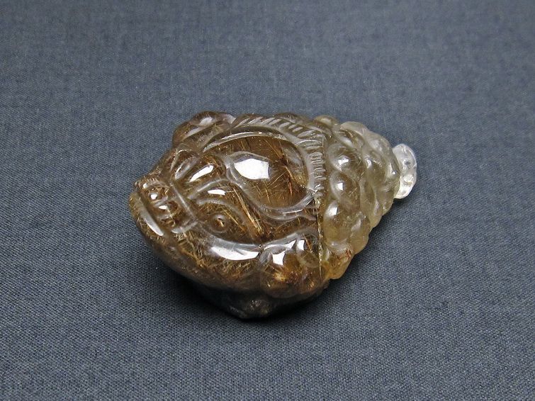 金針ルチル 金蟾 置物 手彫り 彫刻品 キンセン ルチルクォーツ 原石 一点物 144-78
