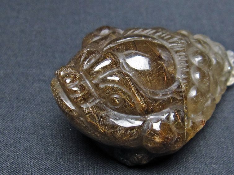 金針ルチル 金蟾 置物 手彫り 彫刻品 キンセン ルチルクォーツ 原石 一点物 144-78