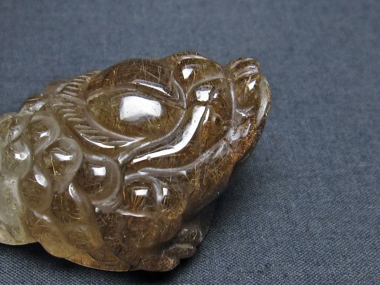 金針ルチル 金蟾 置物 手彫り 彫刻品 キンセン ルチルクォーツ 原石 一点物 144-78