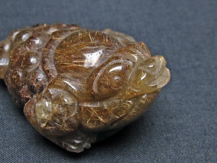 金針ルチル 金蟾 置物 手彫り 彫刻品 キンセン ルチルクォーツ 原石 一点物 144-79