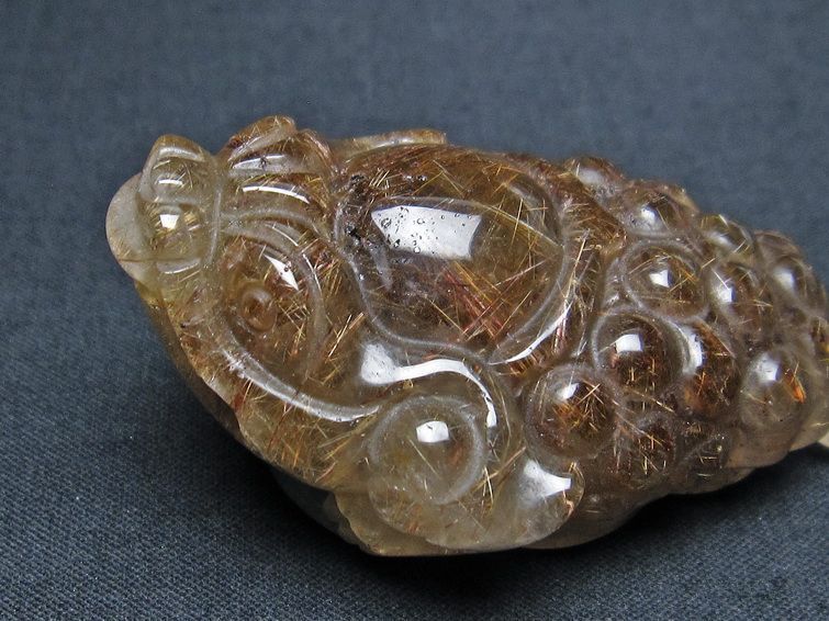 金針ルチル 金蟾 置物 手彫り 彫刻品 キンセン ルチルクォーツ 原石 一点物 144-79