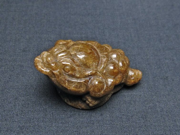 金針ルチル 金蟾 置物 手彫り 彫刻品 キンセン ルチルクォーツ 原石 一点物 144-81