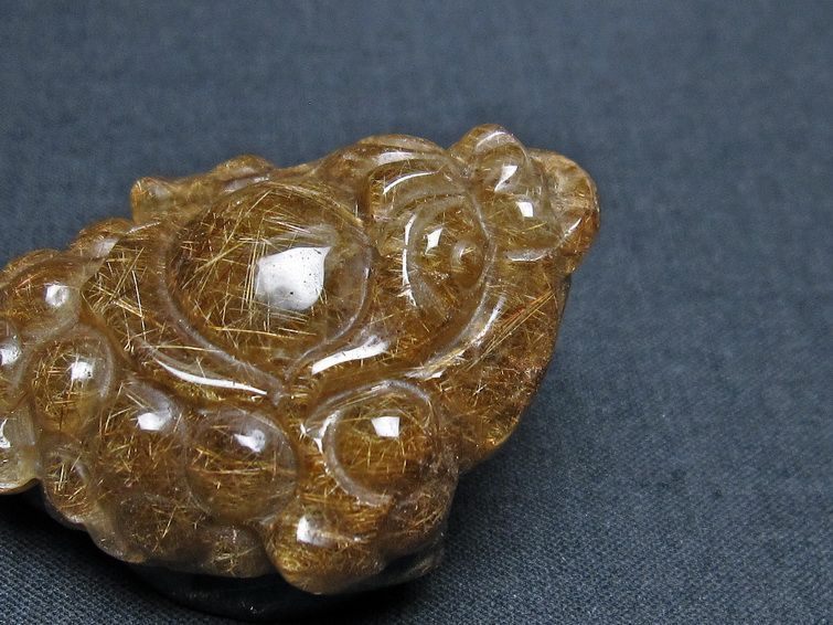 金針ルチル 金蟾 置物 手彫り 彫刻品 キンセン ルチルクォーツ 原石 一点物 144-81