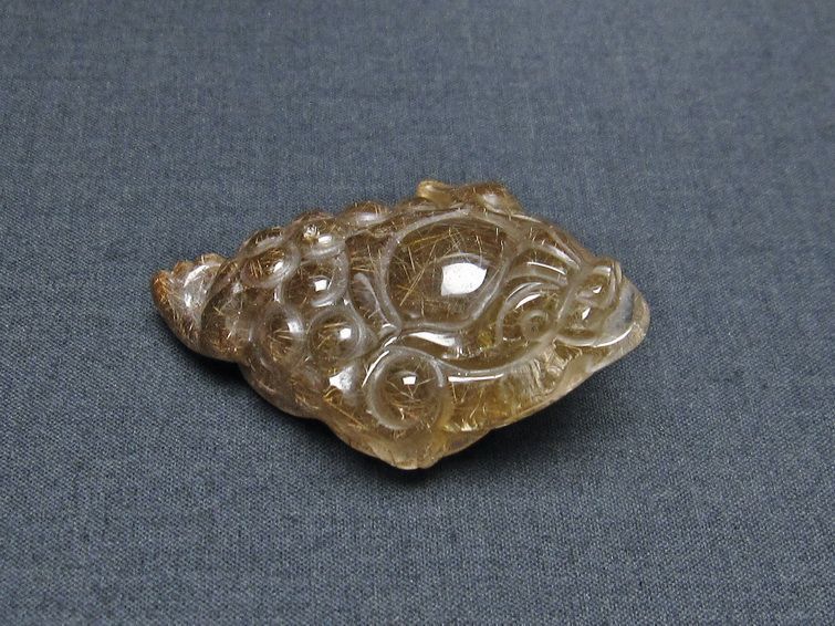 金針ルチル 金蟾 置物 手彫り 彫刻品 キンセン ルチルクォーツ 原石 一点物 144-82