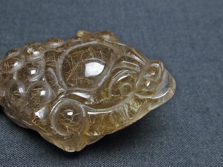 金針ルチル 金蟾 置物 手彫り 彫刻品 キンセン ルチルクォーツ 原石 一点物 144-82
