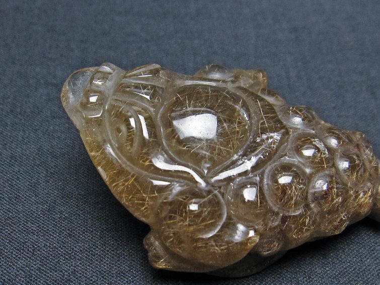金針ルチル 金蟾 置物 手彫り 彫刻品 キンセン ルチルクォーツ 原石 一点物 144-82
