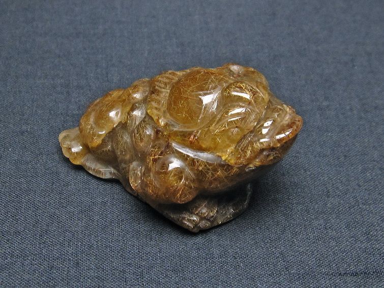 金針ルチル 金蟾 置物 手彫り 彫刻品 キンセン ルチルクォーツ 原石 一点物 144-83