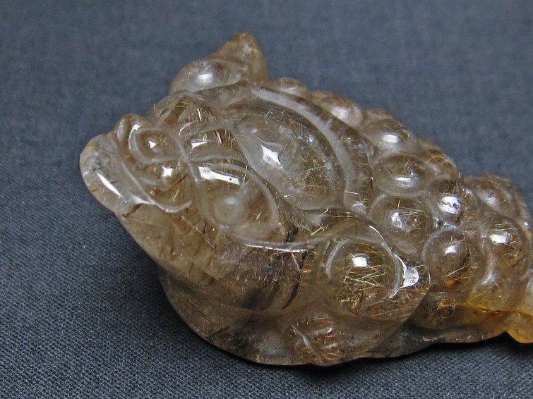 金針ルチル 金蟾 置物 手彫り 彫刻品 キンセン ルチルクォーツ 原石 一点物 144-86