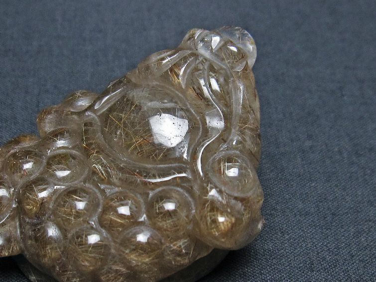 金針ルチル 金蟾 置物 手彫り 彫刻品 キンセン ルチルクォーツ 原石 一点物 144-86
