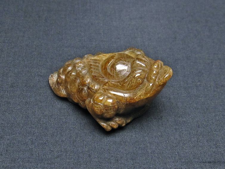 金針ルチル 金蟾 置物 手彫り 彫刻品 キンセン ルチルクォーツ 原石 一点物 144-88