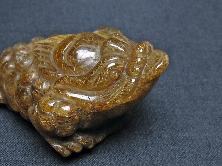 金針ルチル 金蟾 置物 手彫り 彫刻品 キンセン ルチルクォーツ 原石 一点物 144-88