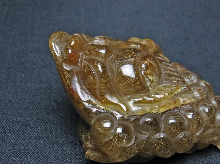 金針ルチル 金蟾 置物 手彫り 彫刻品 キンセン ルチルクォーツ 原石 一点物 144-88