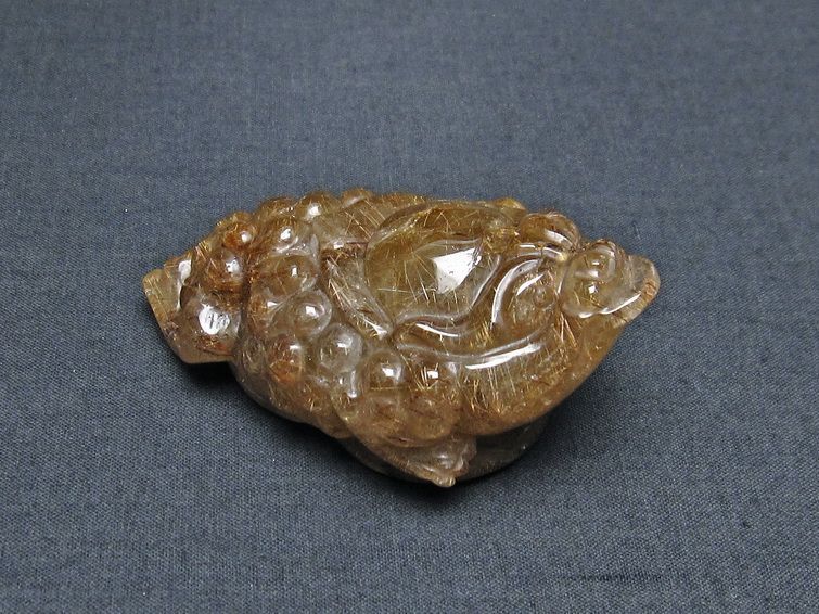 金針ルチル 金蟾 置物 手彫り 彫刻品 キンセン ルチルクォーツ 原石 一点物 144-90