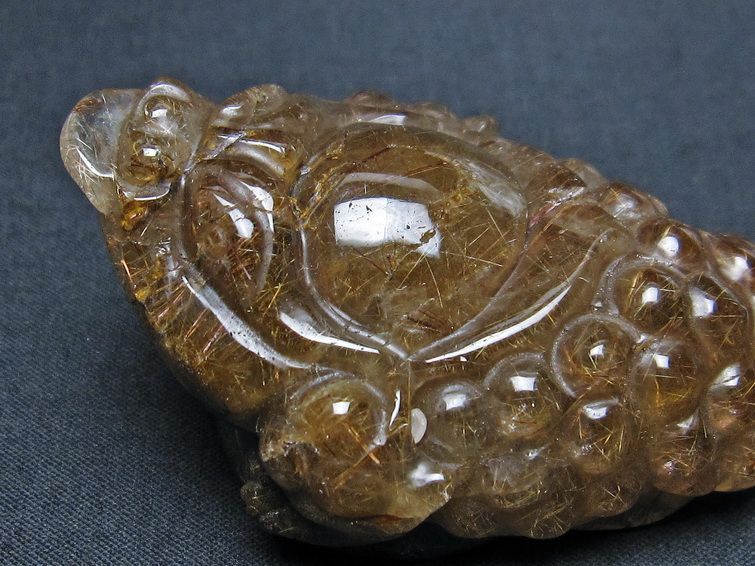 金針ルチル 金蟾 置物 手彫り 彫刻品 キンセン ルチルクォーツ 原石 一点物 144-90