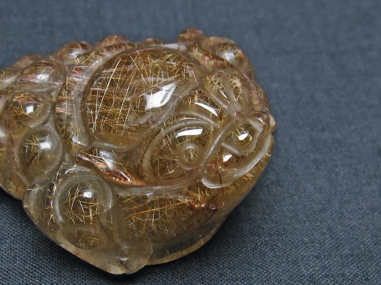 金針ルチル 金蟾 置物 手彫り 彫刻品 キンセン ルチルクォーツ 原石 一点物 144-91