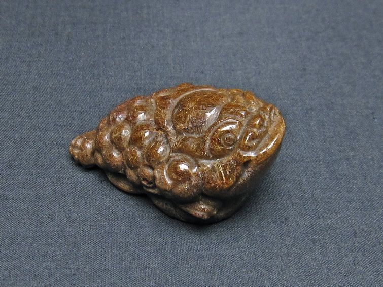 金針ルチル 金蟾 置物 手彫り 彫刻品 キンセン ルチルクォーツ 原石 一点物 144-95