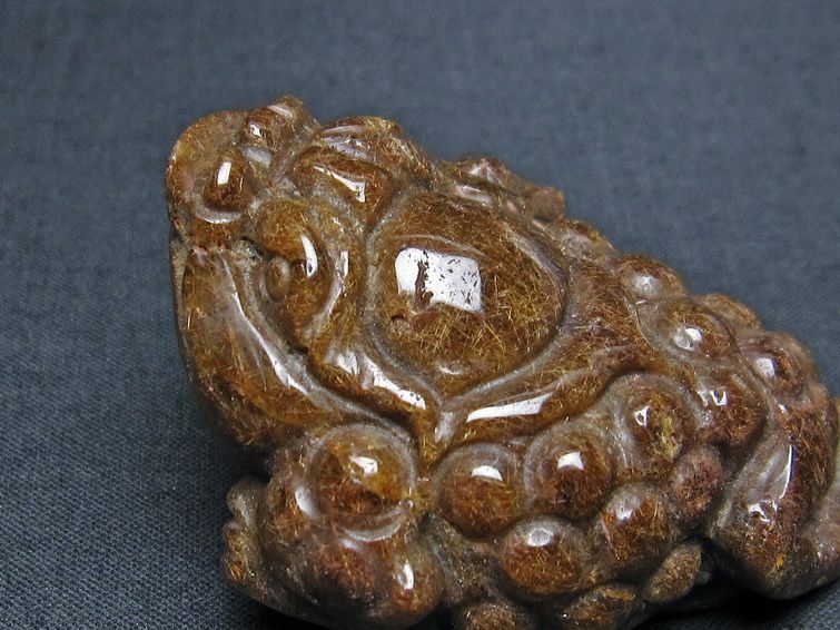 金針ルチル 金蟾 置物 手彫り 彫刻品 キンセン ルチルクォーツ 原石 一点物 144-95
