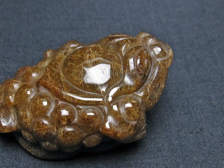 金針ルチル 金蟾 置物 手彫り 彫刻品 キンセン ルチルクォーツ 原石 一点物 144-96