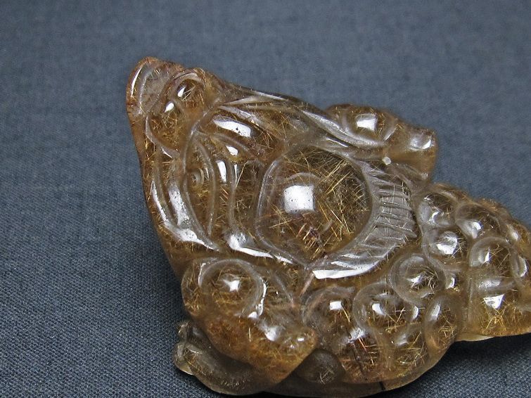 金針ルチル 金蟾 置物 手彫り 彫刻品 キンセン ルチルクォーツ 原石 一点物 144-97