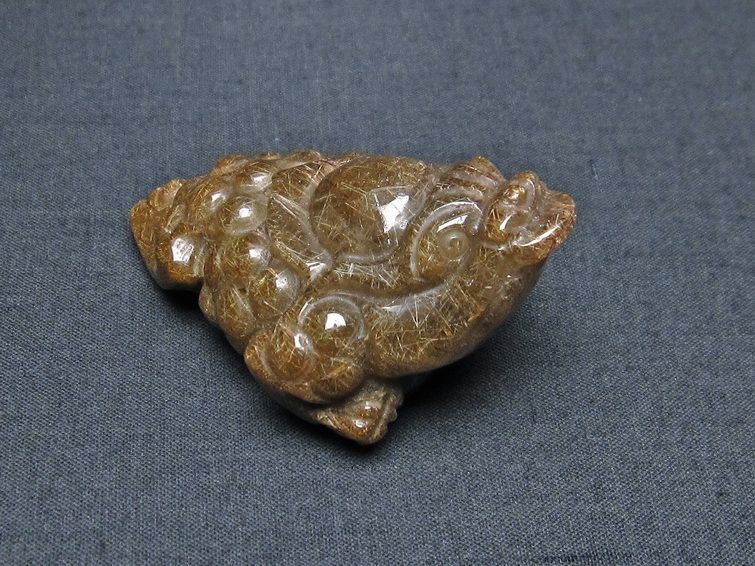 金針ルチル 金蟾 置物 手彫り 彫刻品 キンセン ルチルクォーツ 原石 一点物 144-99