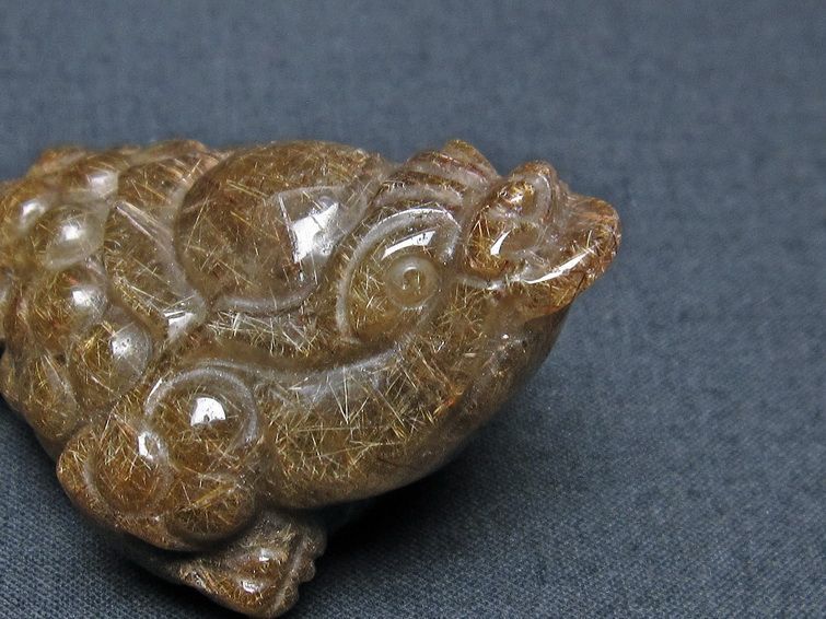 金針ルチル 金蟾 置物 手彫り 彫刻品 キンセン ルチルクォーツ 原石 一点物 144-99