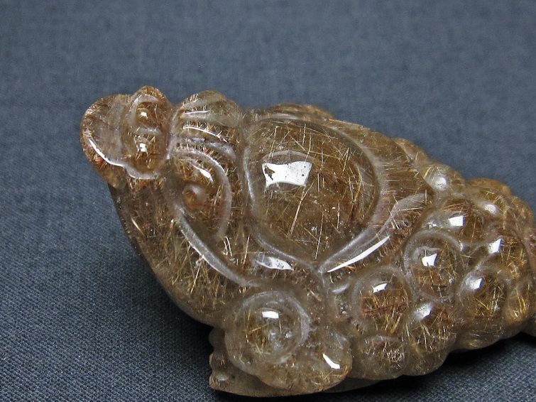 金針ルチル 金蟾 置物 手彫り 彫刻品 キンセン ルチルクォーツ 原石 一点物 144-99