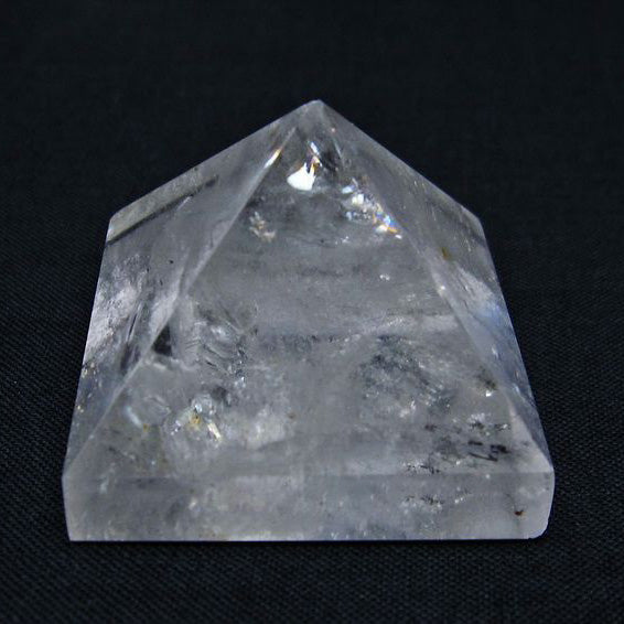 水晶 ピラミッド置物 虹入り 一点物 145-1017