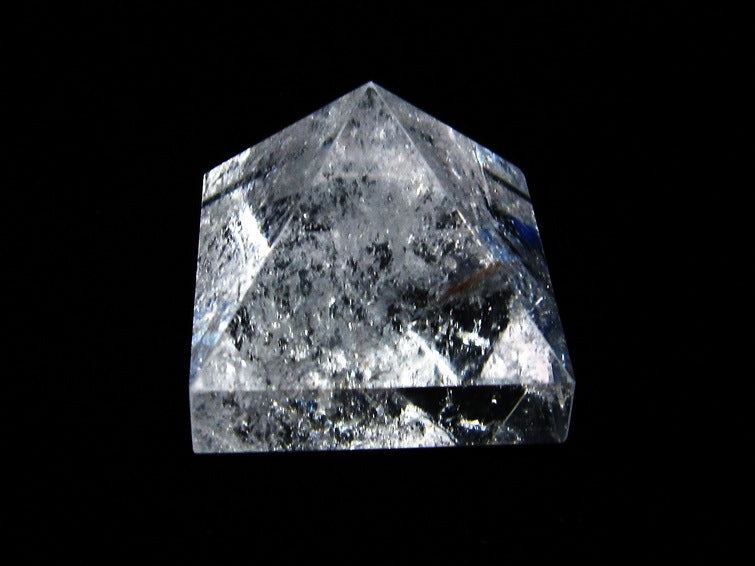 水晶 ピラミッド置物 虹入り 一点物 145-490 – 天然石・パワーストーン